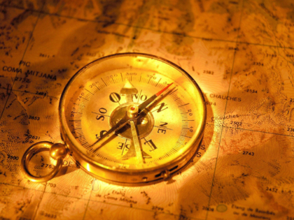 gold-glowing-metal-compass-3h9p2mw4vbfv0wsl